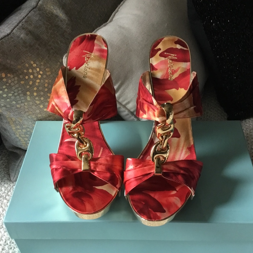 NWT Marciano satin strap wedge